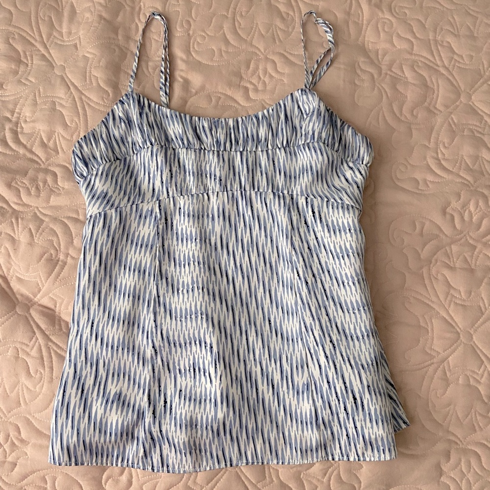 Banana Republic Blue and White Patterned Women's Babydoll Top